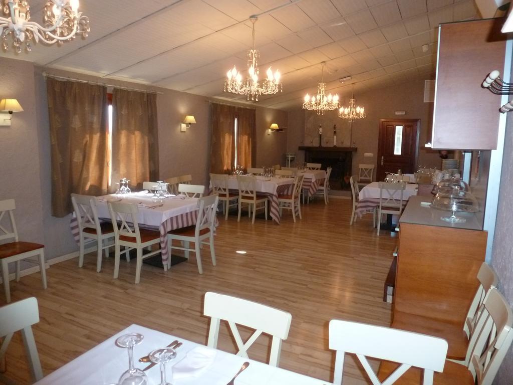 Hotel H Con Encanto Binefar Ngoại thất bức ảnh