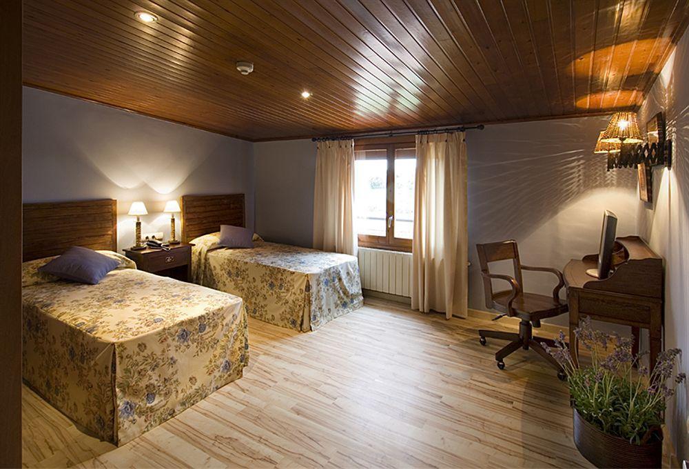 Hotel H Con Encanto Binefar Ngoại thất bức ảnh