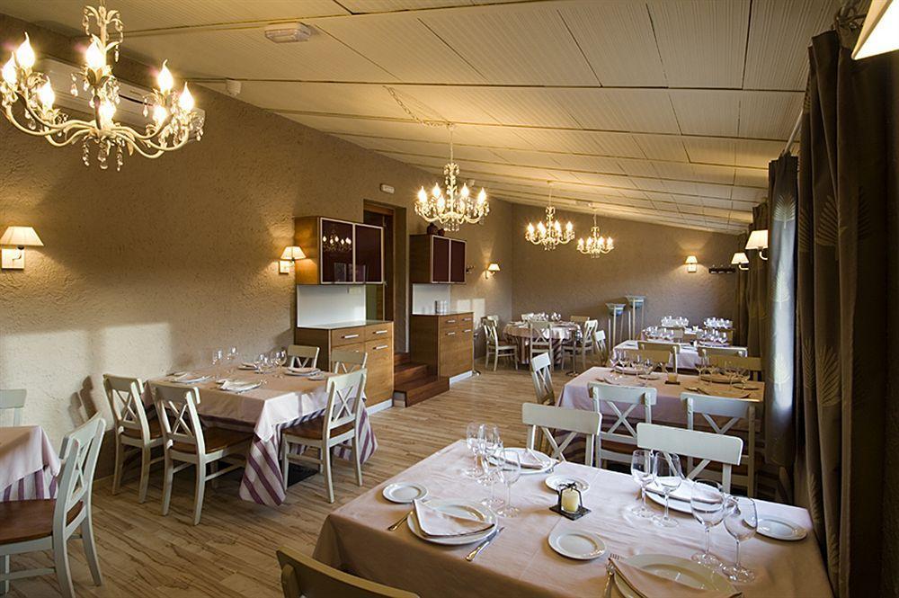 Hotel H Con Encanto Binefar Ngoại thất bức ảnh