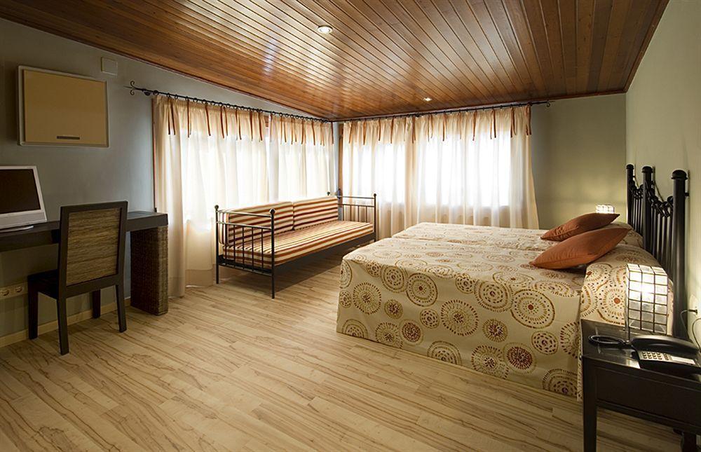 Hotel H Con Encanto Binefar Ngoại thất bức ảnh