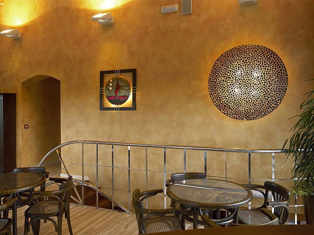 Hotel H Con Encanto Binefar Ngoại thất bức ảnh